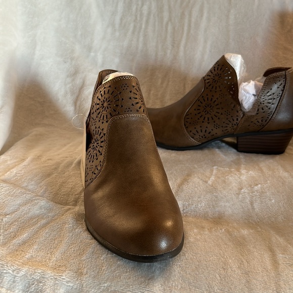 Women’s mocha sz 8 shoes - Picture 2 of 3